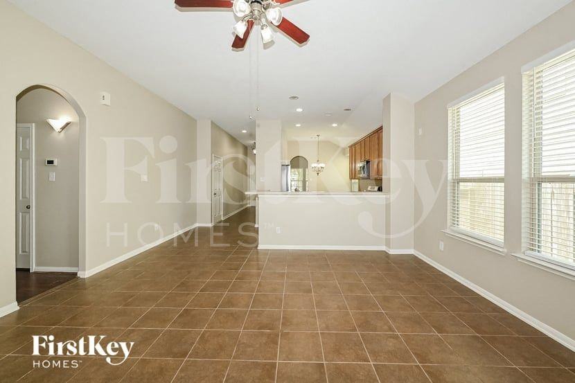 12919 Pecan Shores Dr - Photo 3 of 15