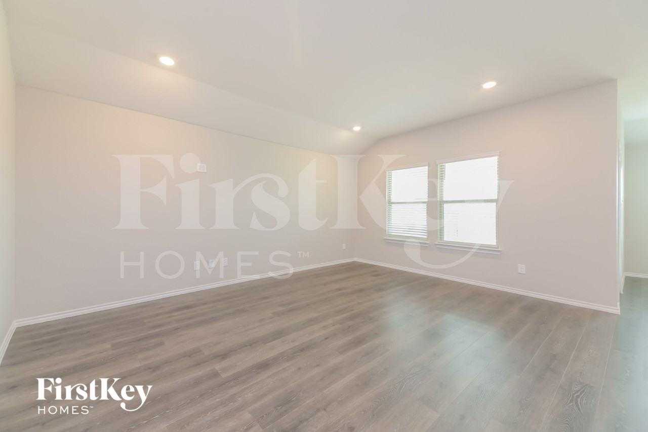 1608 River Oak Ln - Photo 3 of 15