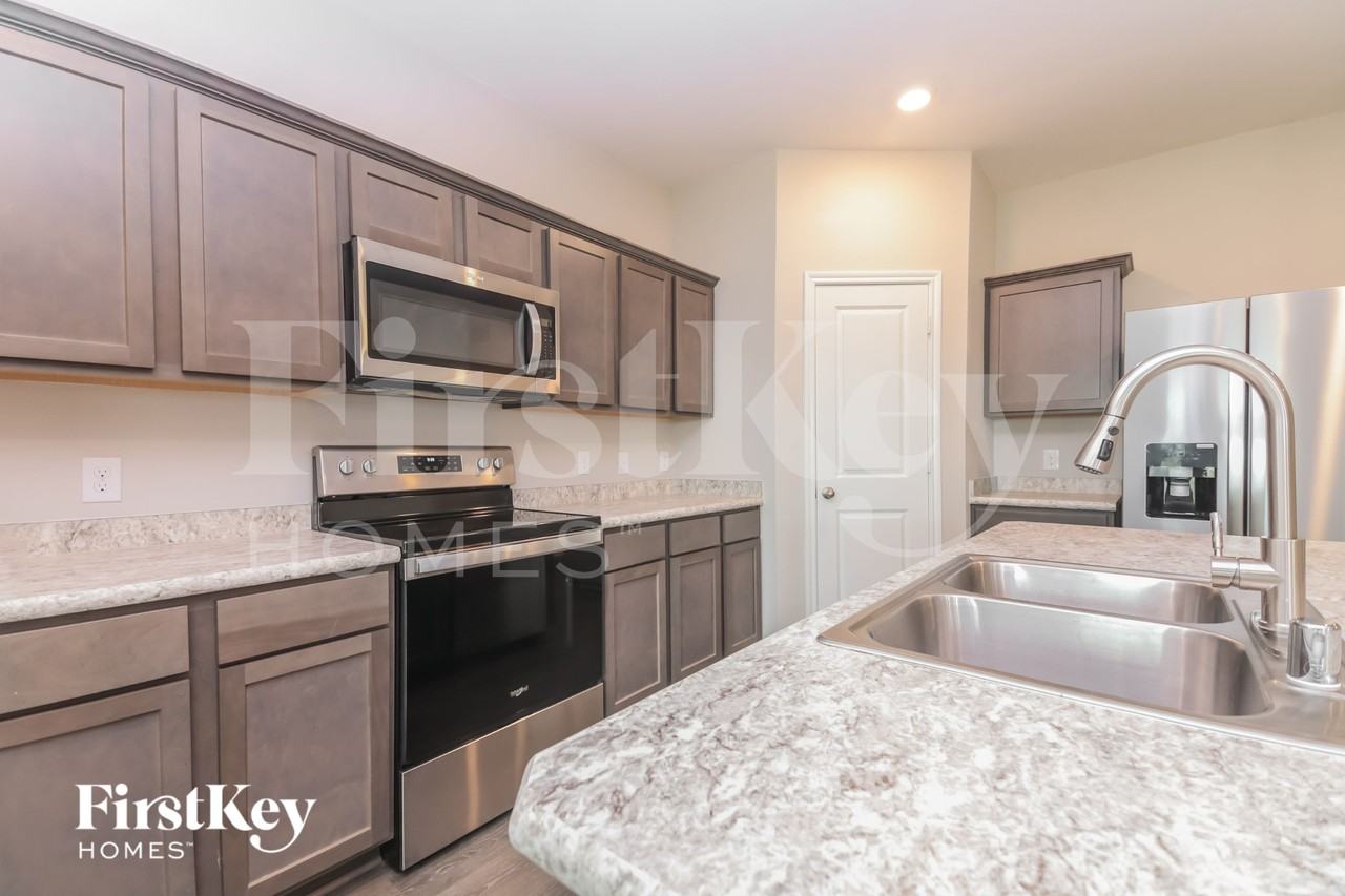 1608 River Oak Ln - Photo 6 of 15