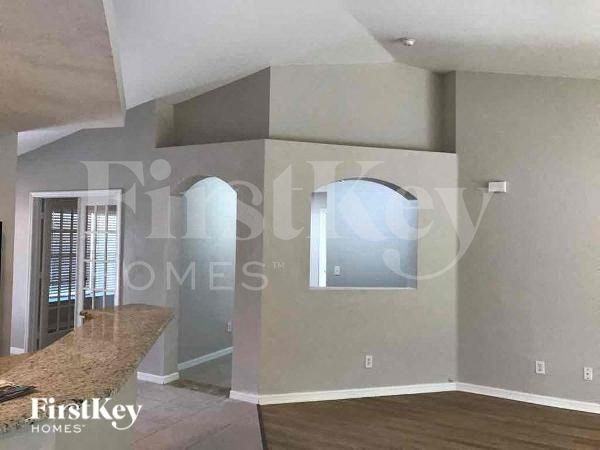 1002 Ne 33rd Ln - Photo 3 of 11
