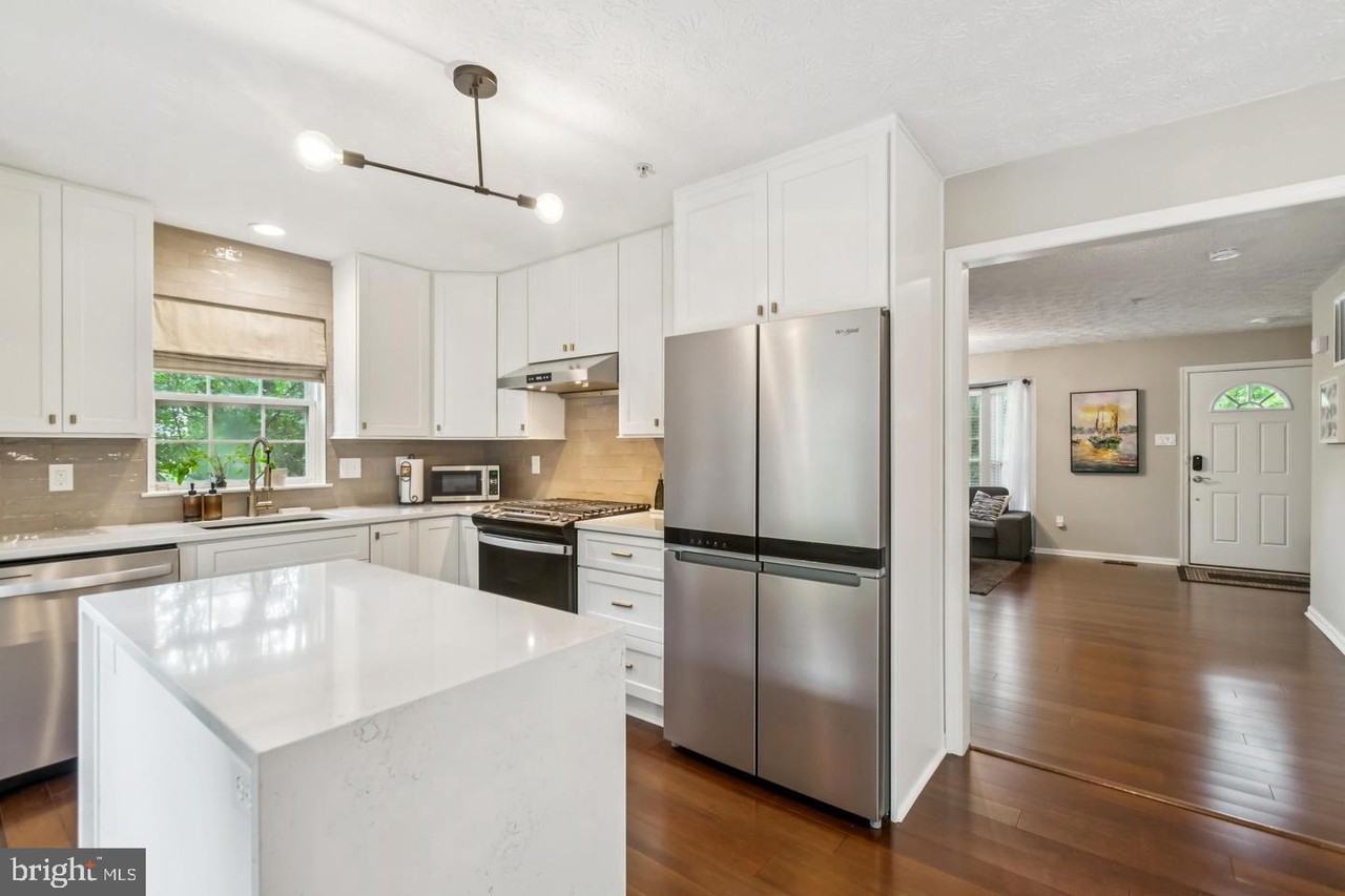 9525 Oakhurst Dr - Photo 4 of 26