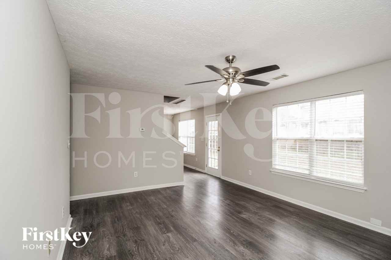 102 Chartres St - Photo 4 of 15