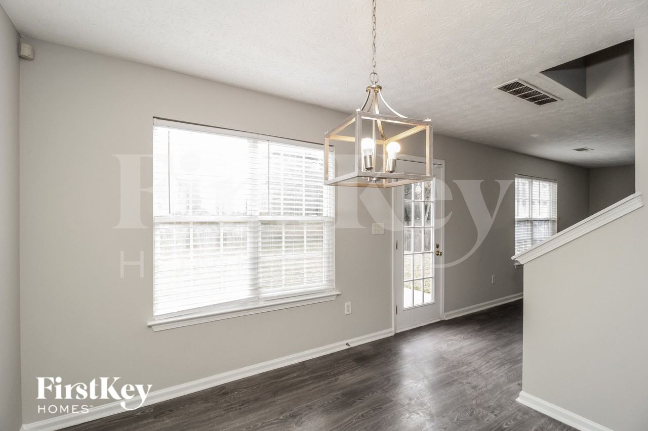 102 Chartres St - Photo 5 of 15