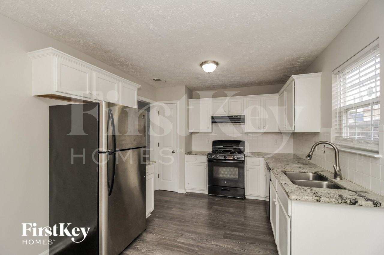 102 Chartres St - Photo 6 of 15