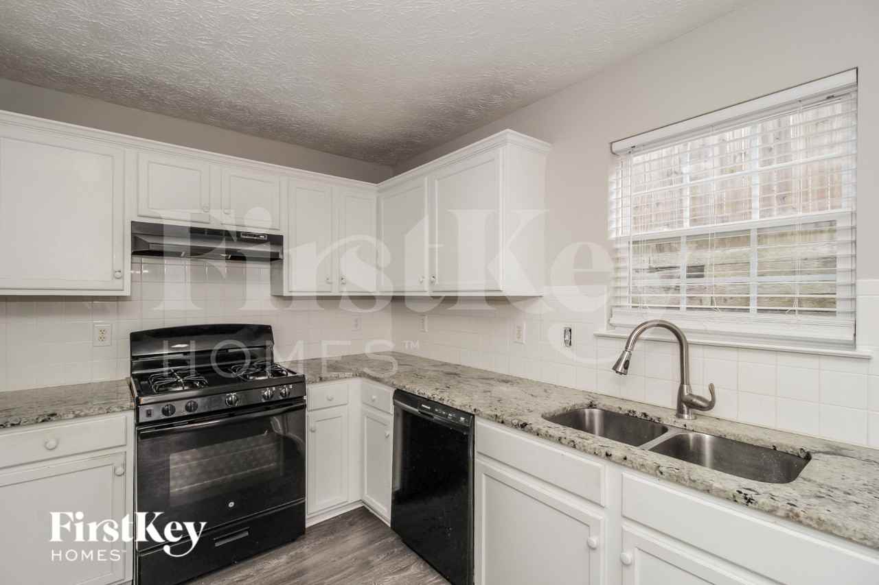 102 Chartres St - Photo 7 of 15