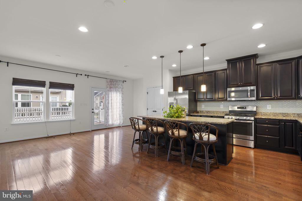41690 Mcmonagle Sq - Photo 5 of 30