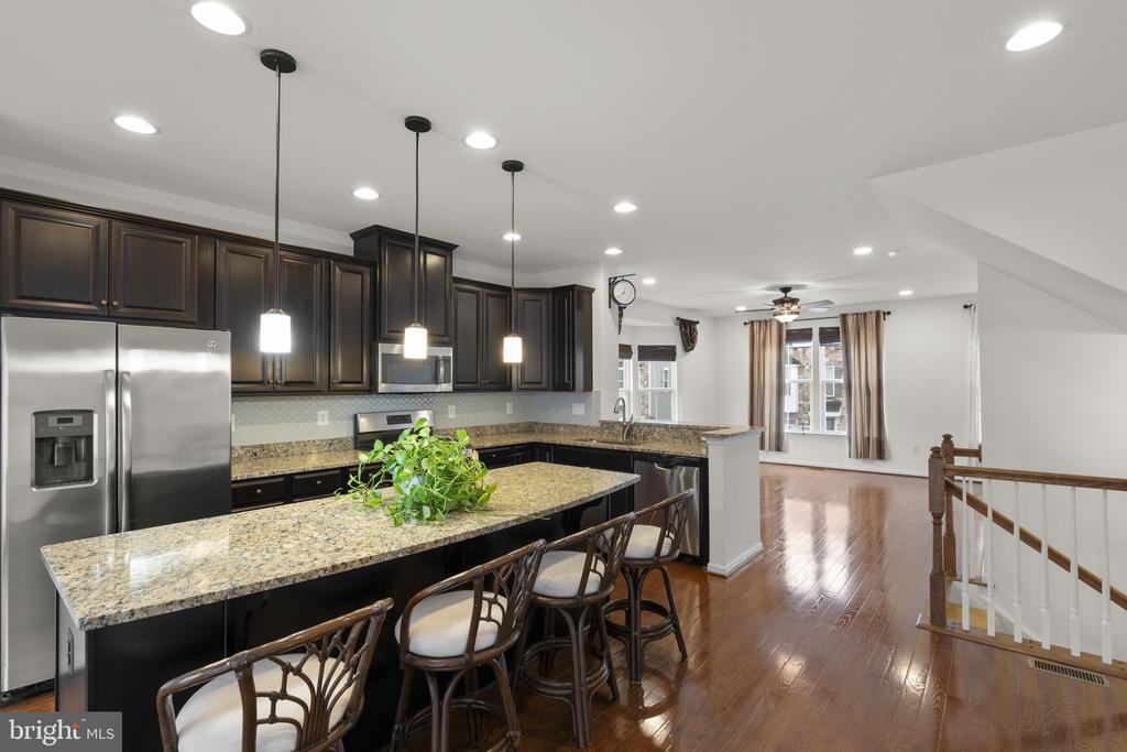 41690 Mcmonagle Sq - Photo 6 of 30
