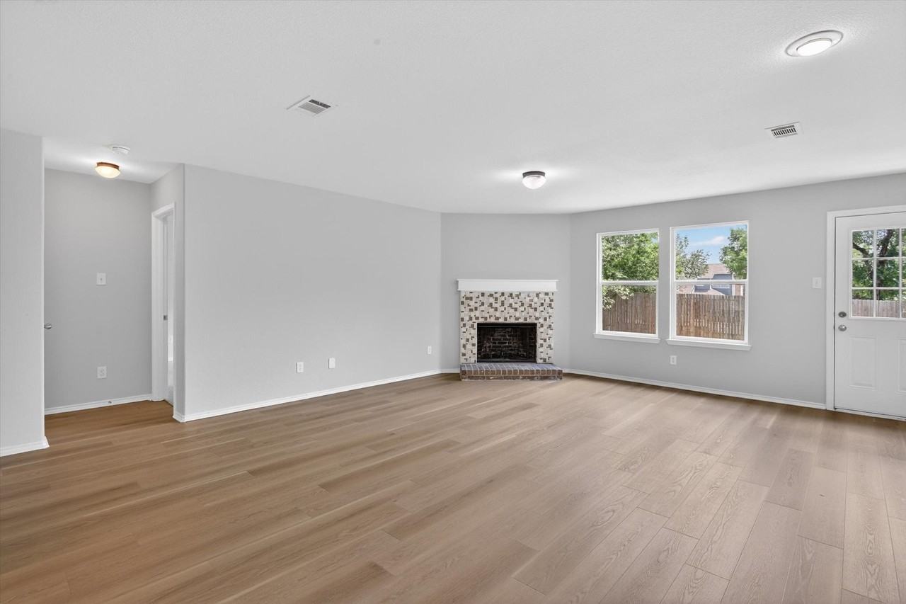 3220 Brixton Dr - Photo 2 of 15