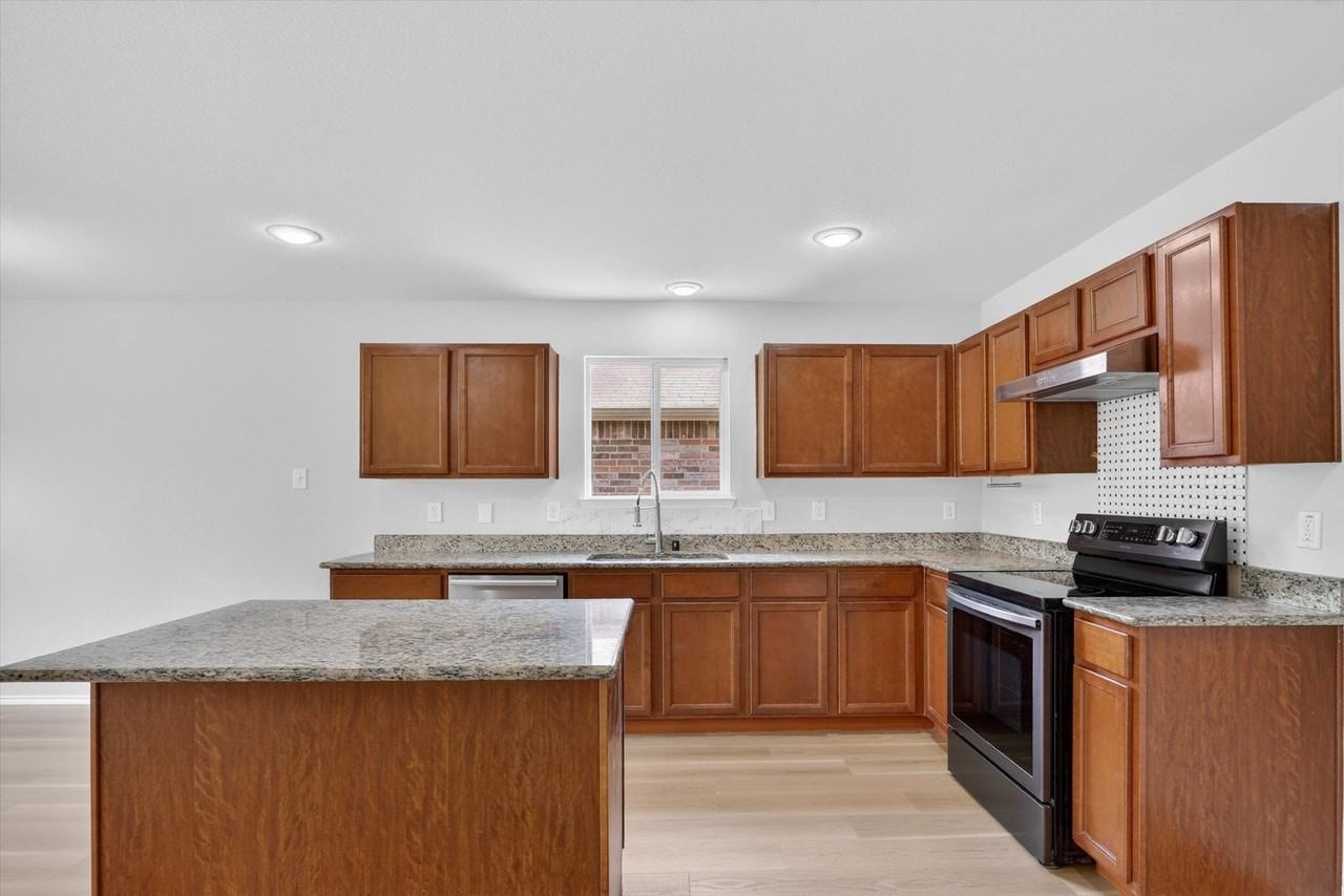 3220 Brixton Dr - Photo 4 of 15