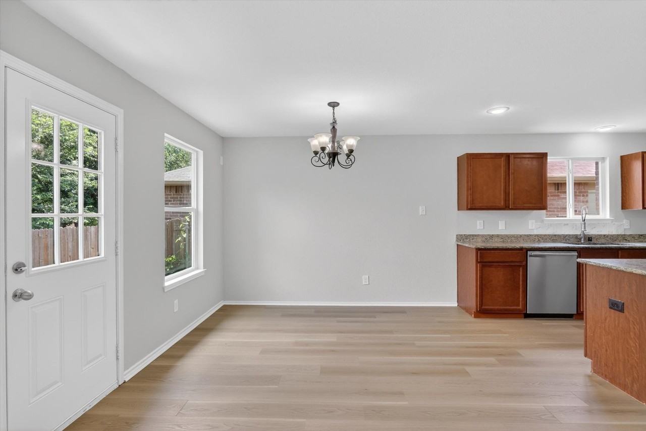 3220 Brixton Dr - Photo 6 of 15