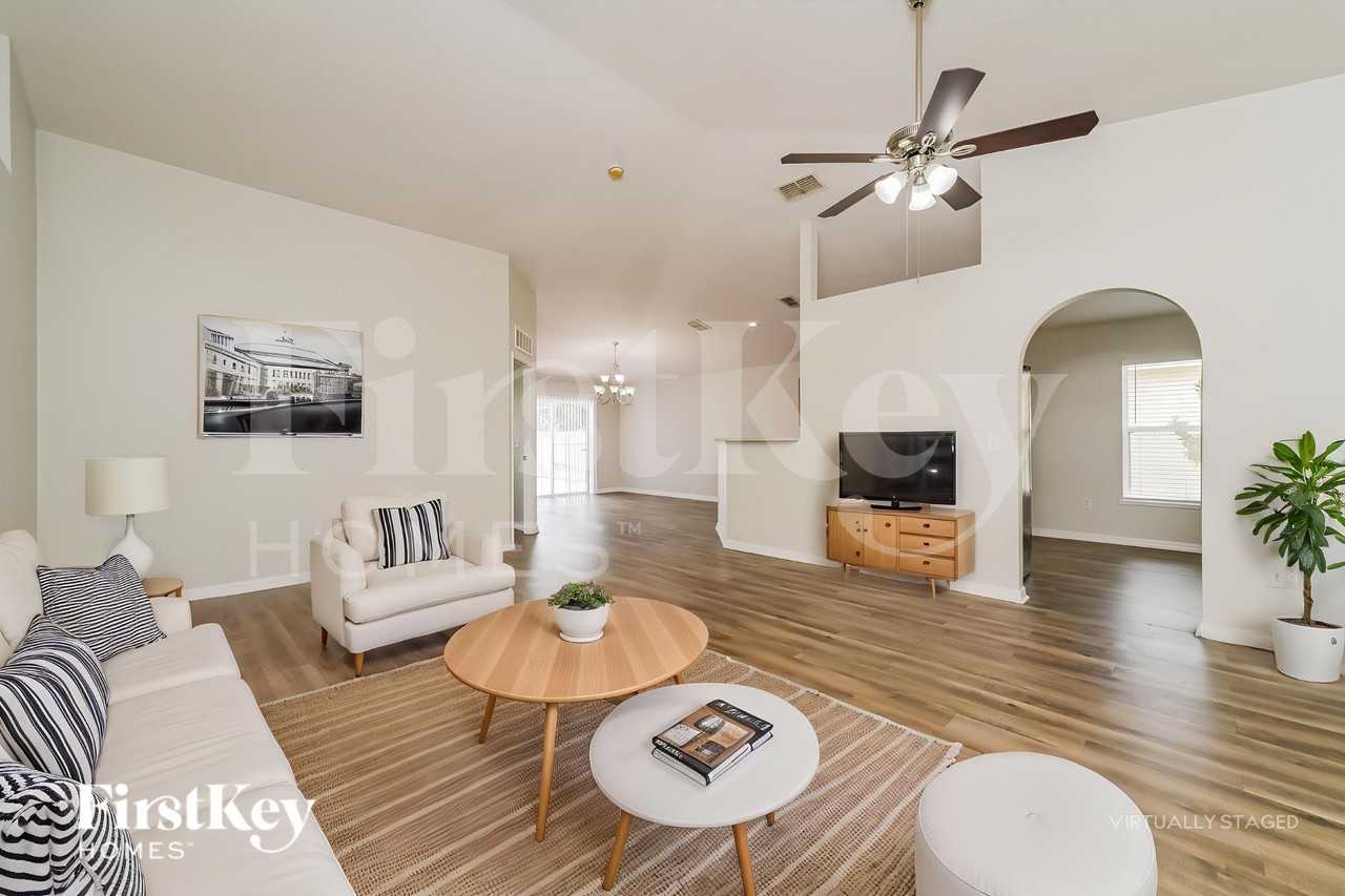5521 Sycamore Canyon Dr - Photo 3 of 20