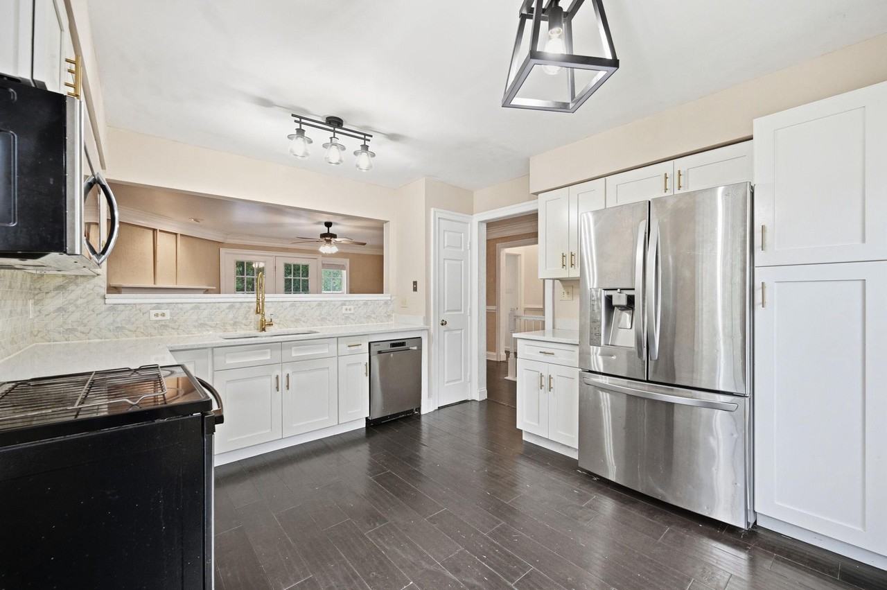 28 Cherry Laurel Dr - Photo 4 of 21