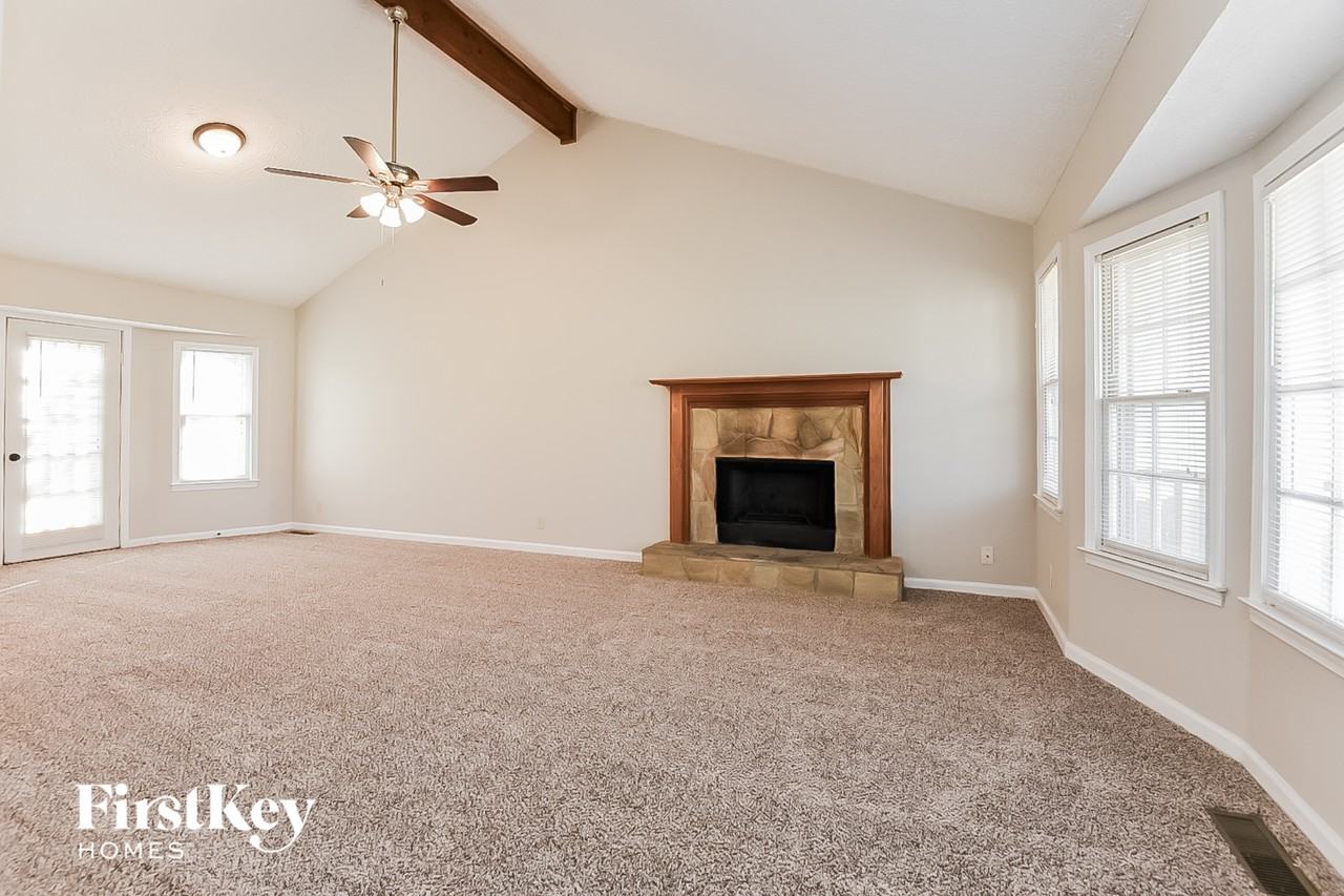 5029 Shelley Ct - Photo 2 of 15