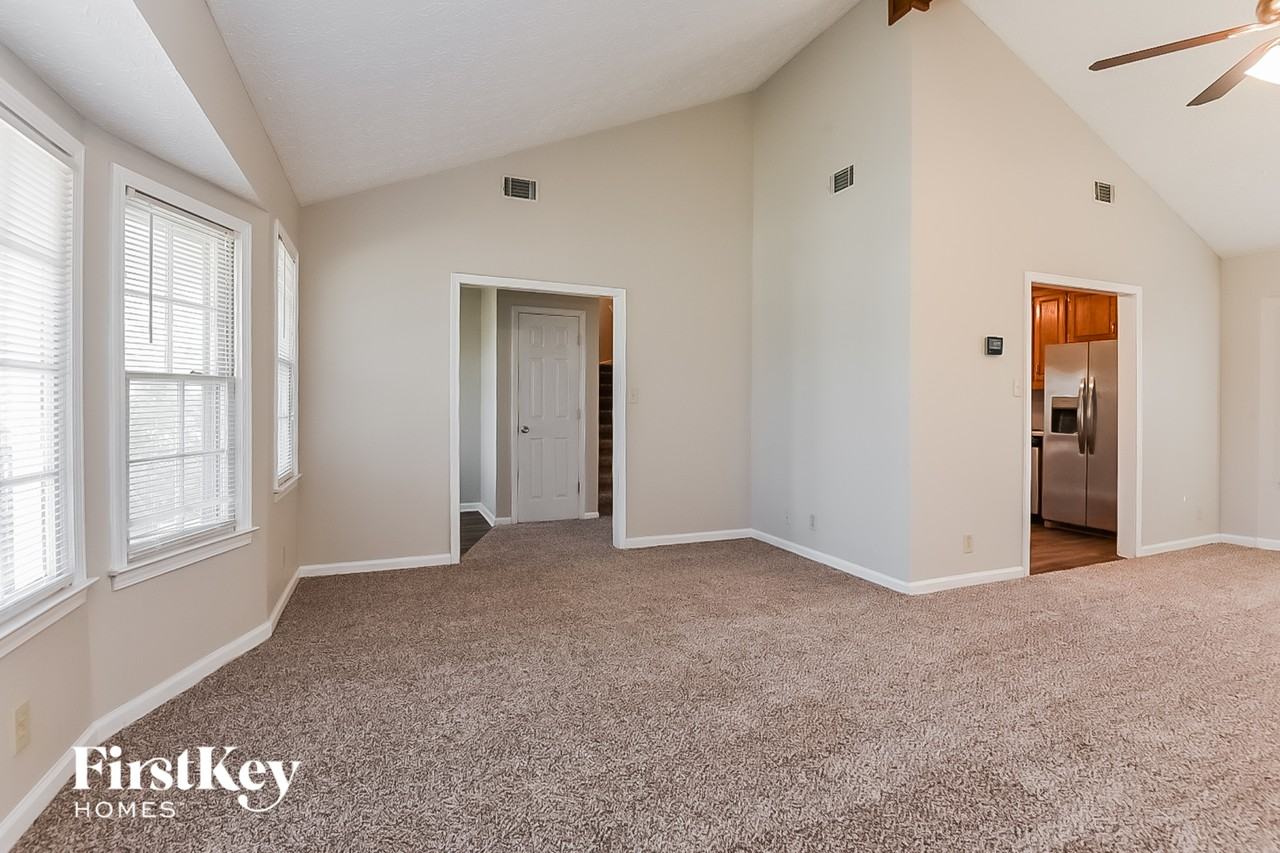 5029 Shelley Ct - Photo 3 of 15