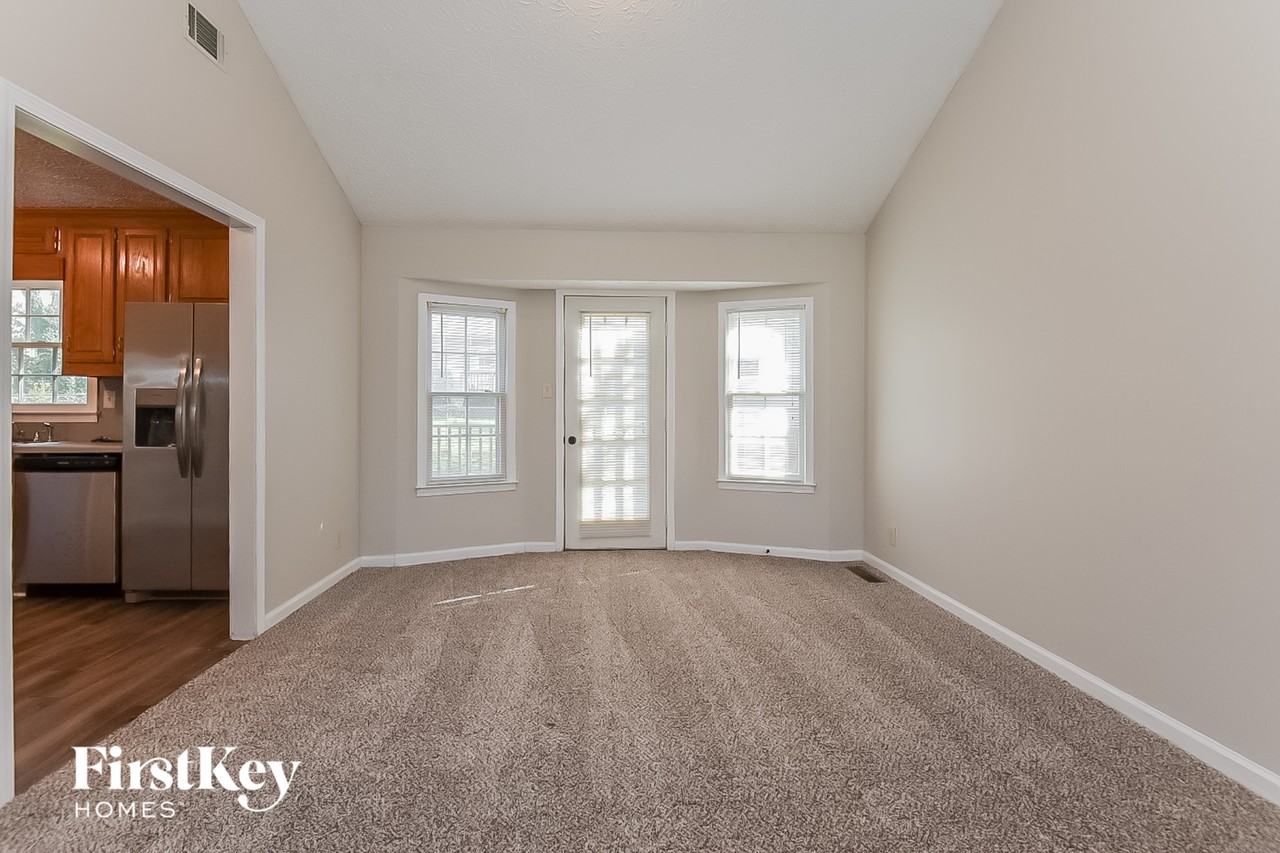 5029 Shelley Ct - Photo 4 of 15