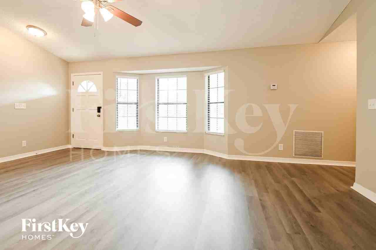 1312 Prince Rd - Photo 3 of 15