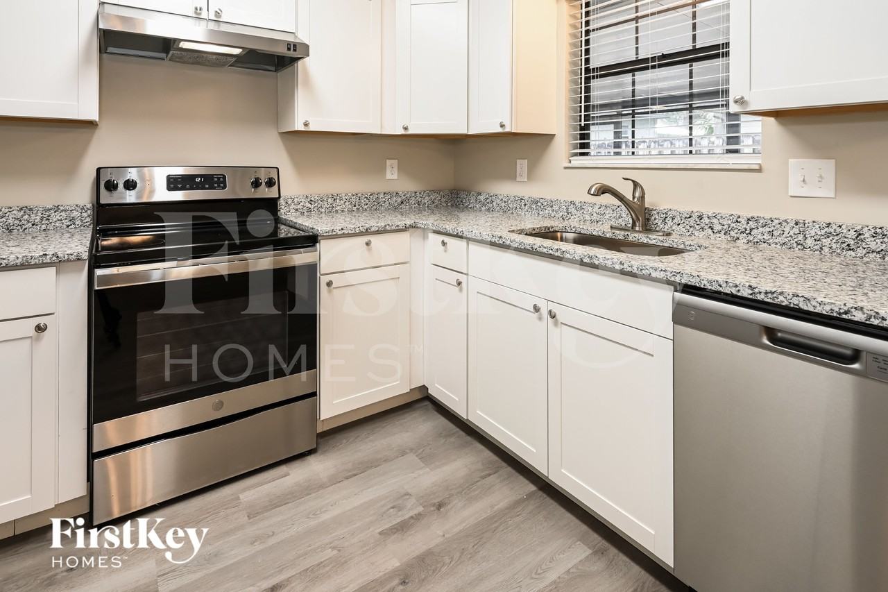 1312 Prince Rd - Photo 7 of 15