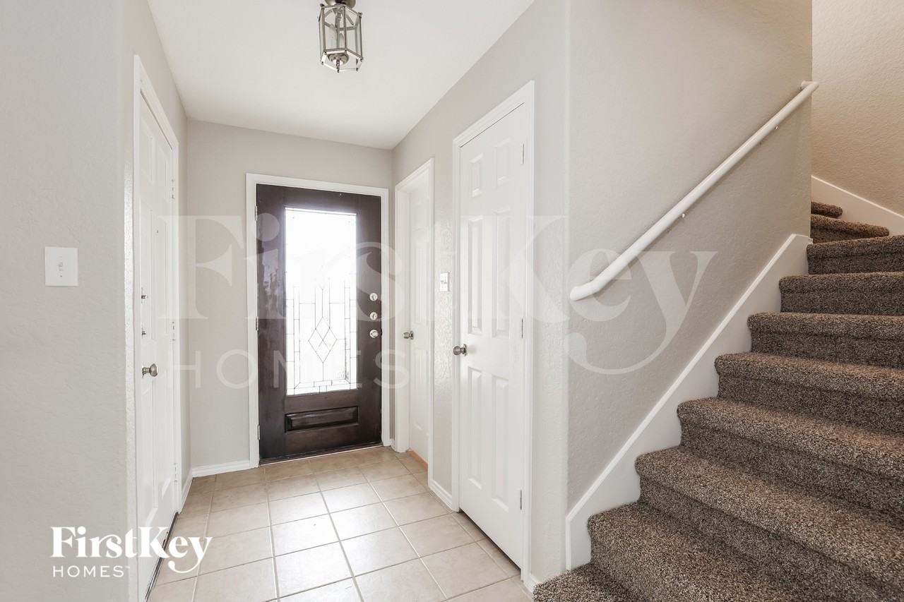 3003 Candleside Dr - Photo 2 of 16