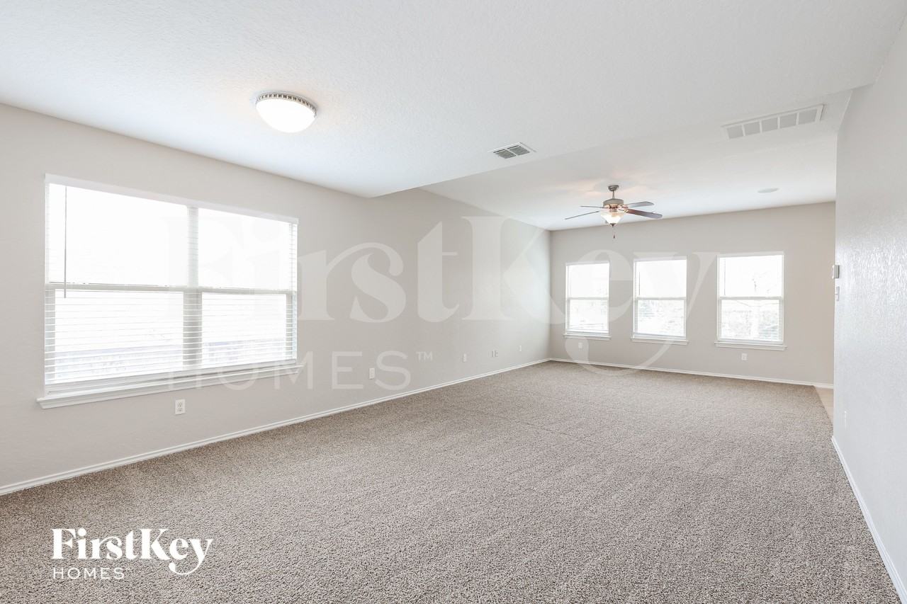3003 Candleside Dr - Photo 3 of 16