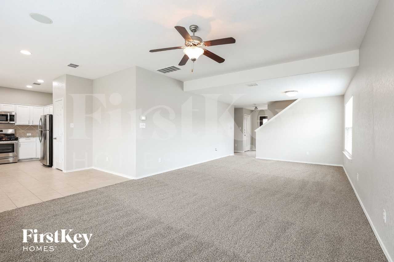 3003 Candleside Dr - Photo 4 of 16