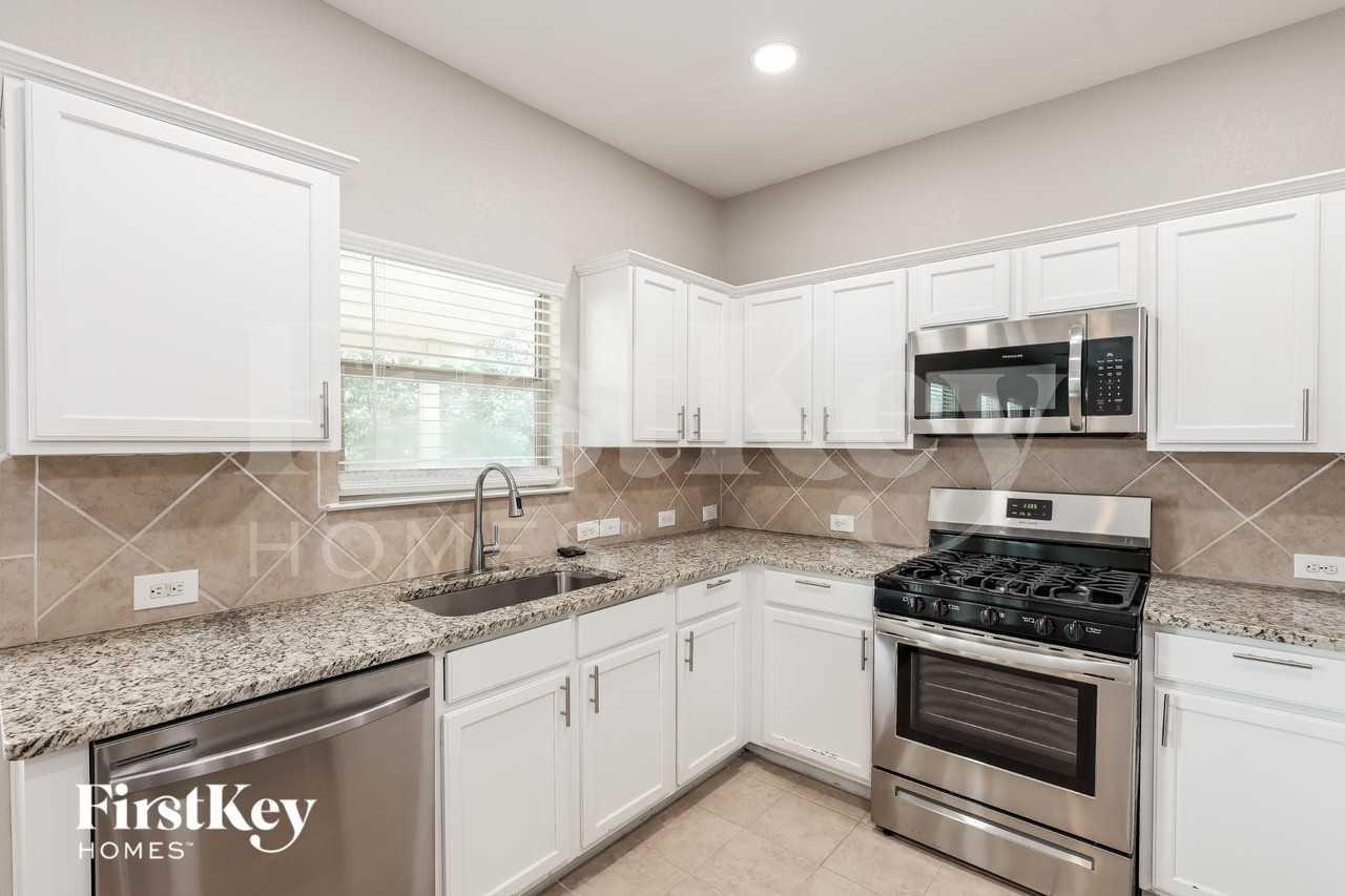 3003 Candleside Dr - Photo 6 of 16