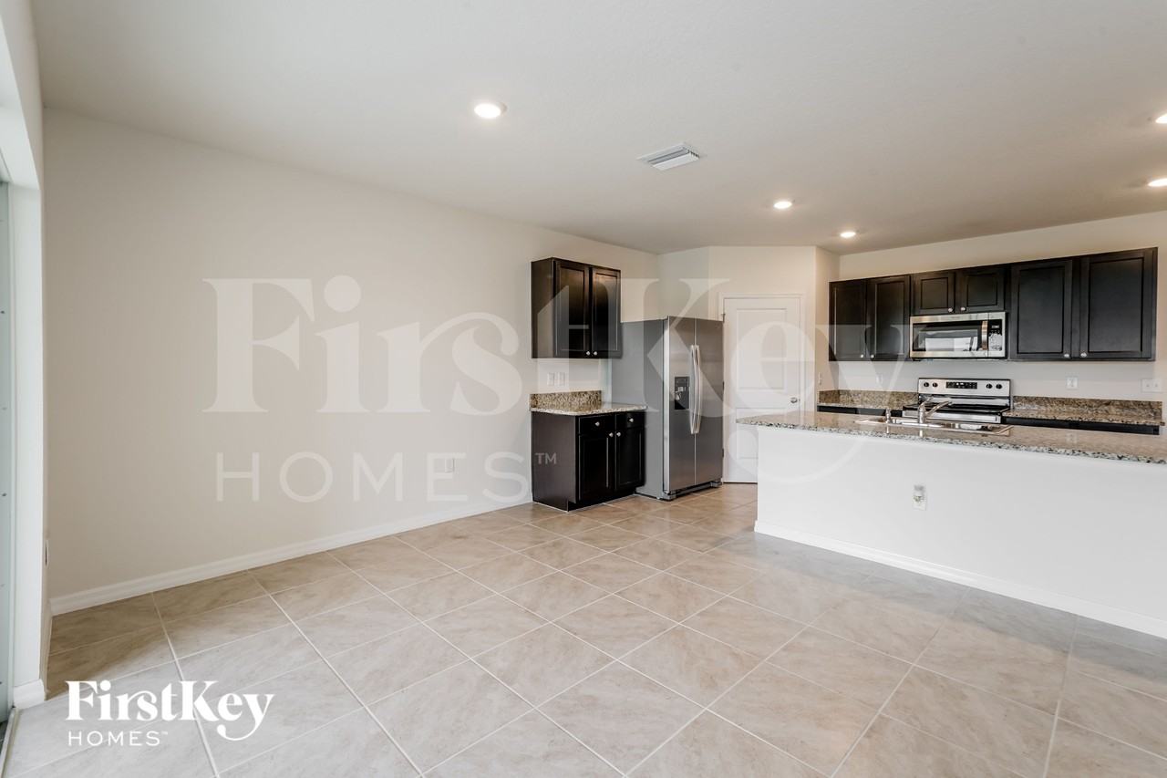 3008 Blakert Ct - Photo 5 of 16