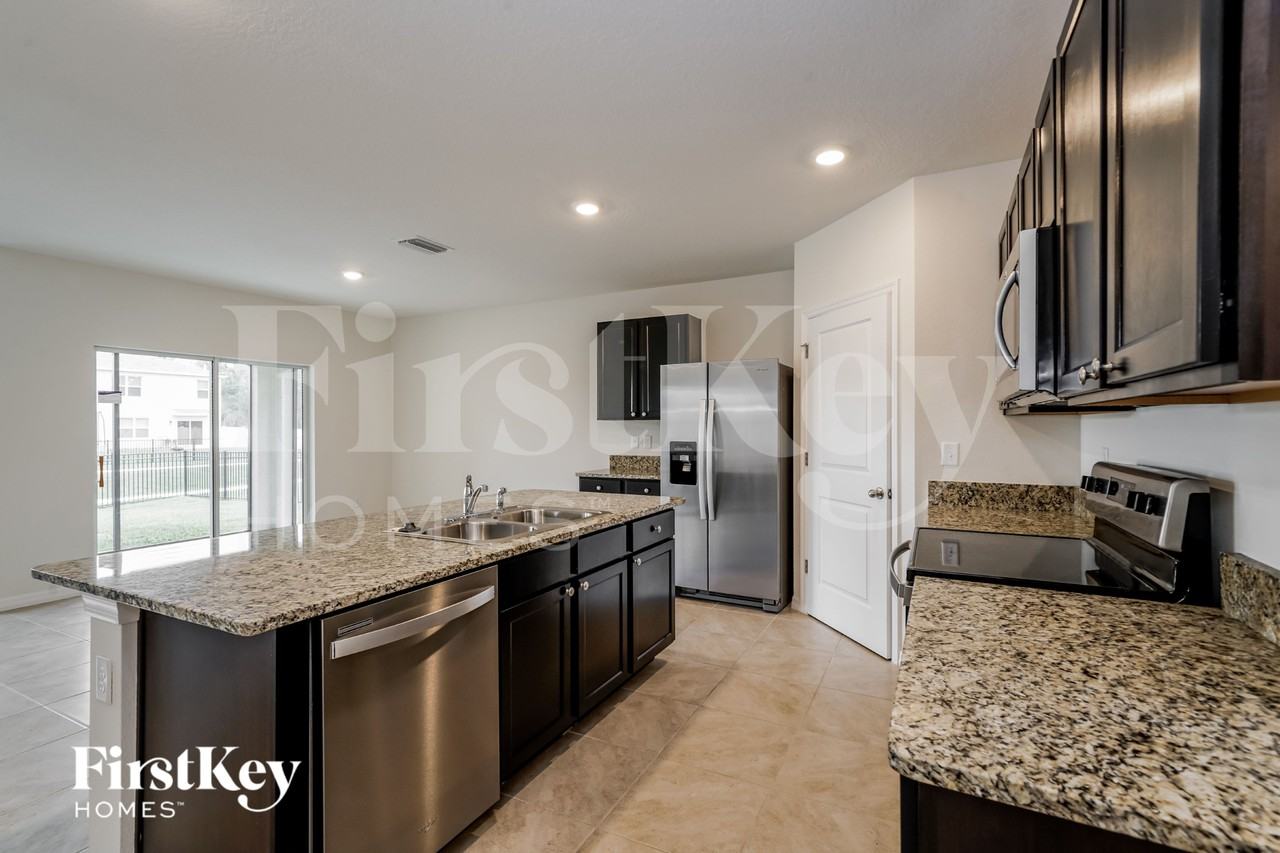 3008 Blakert Ct - Photo 6 of 16