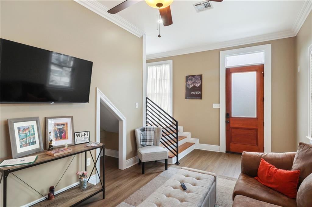 2403 S Saratoga St - Photo 3 of 9