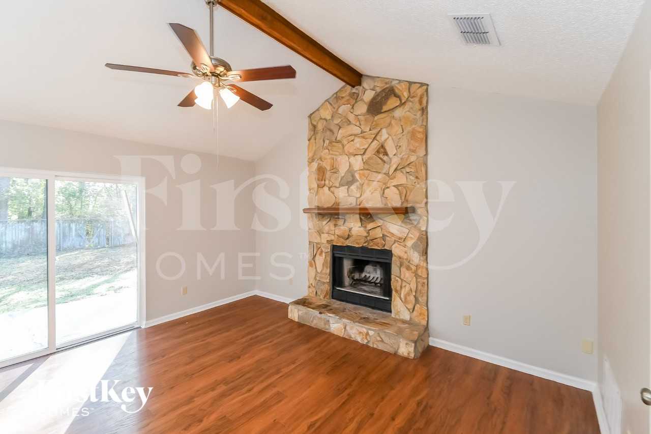 9586 Villiers Dr S - Photo 3 of 16