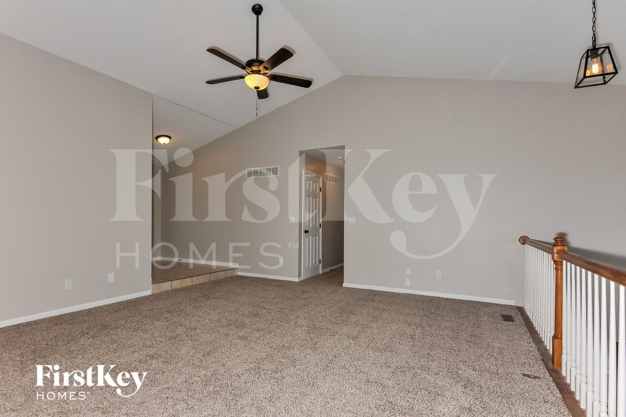 212 Royallmanor Ln - Photo 5 of 15