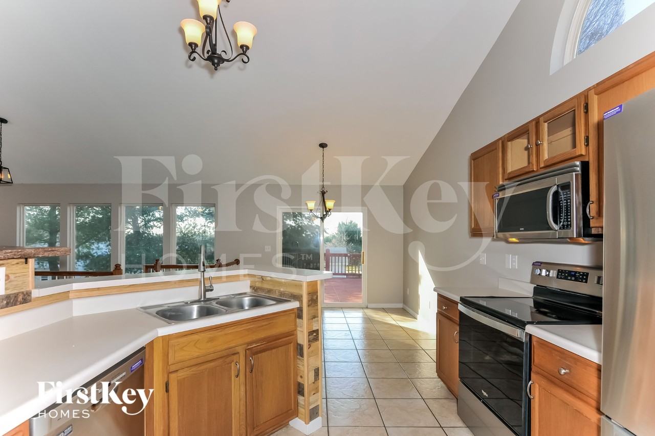 212 Royallmanor Ln - Photo 7 of 15