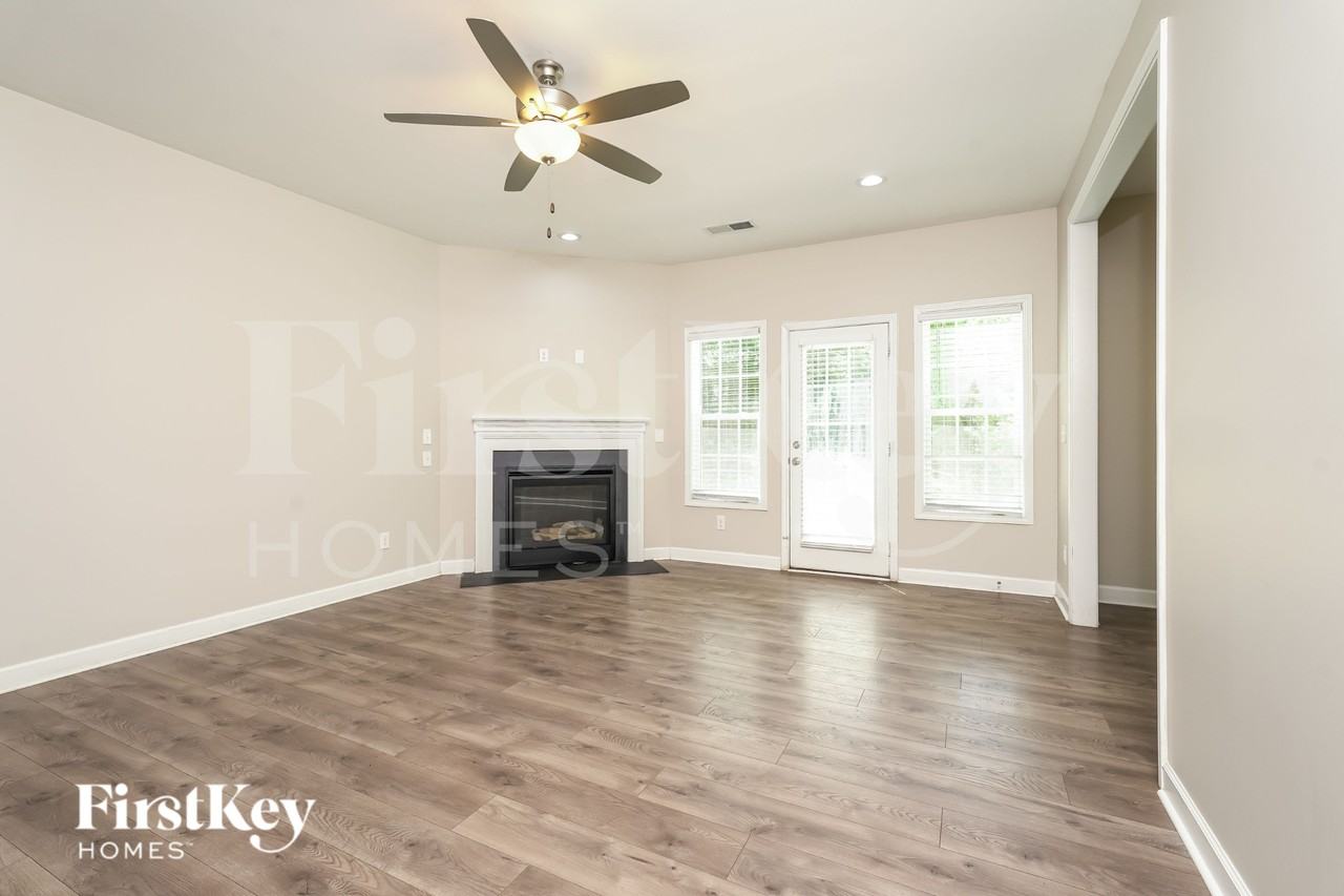 1818 Yarborough Dr - Photo 3 of 19