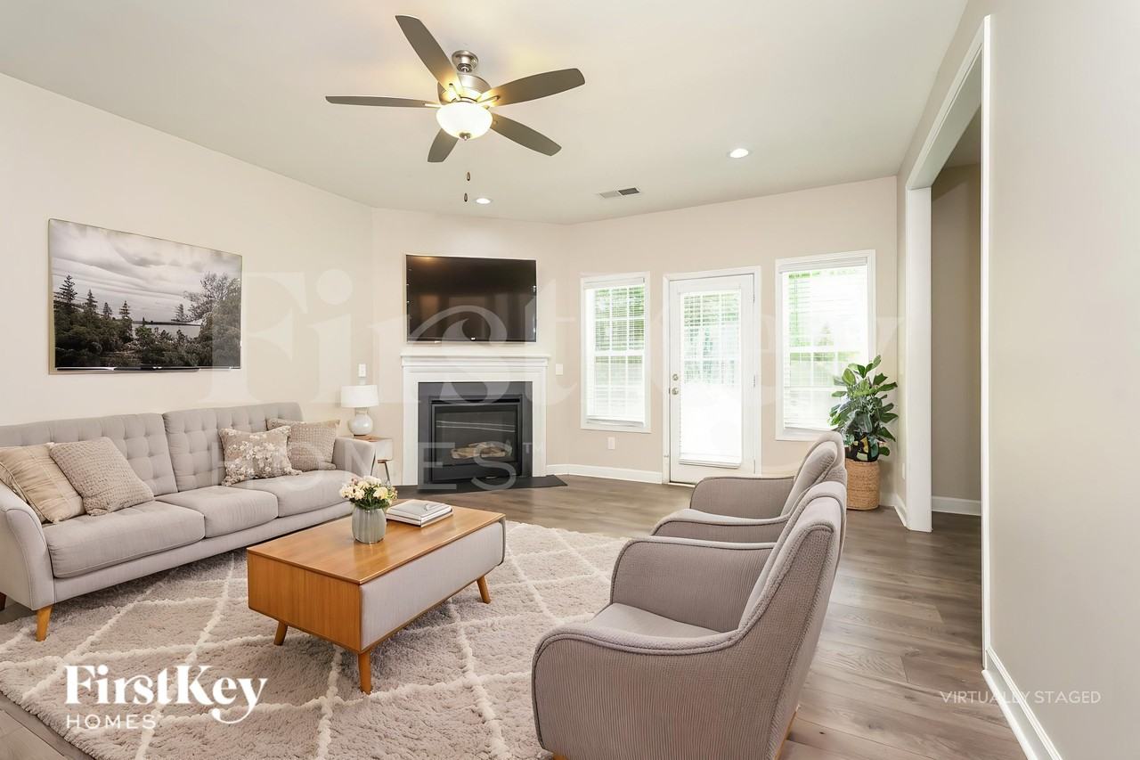 1818 Yarborough Dr - Photo 4 of 19