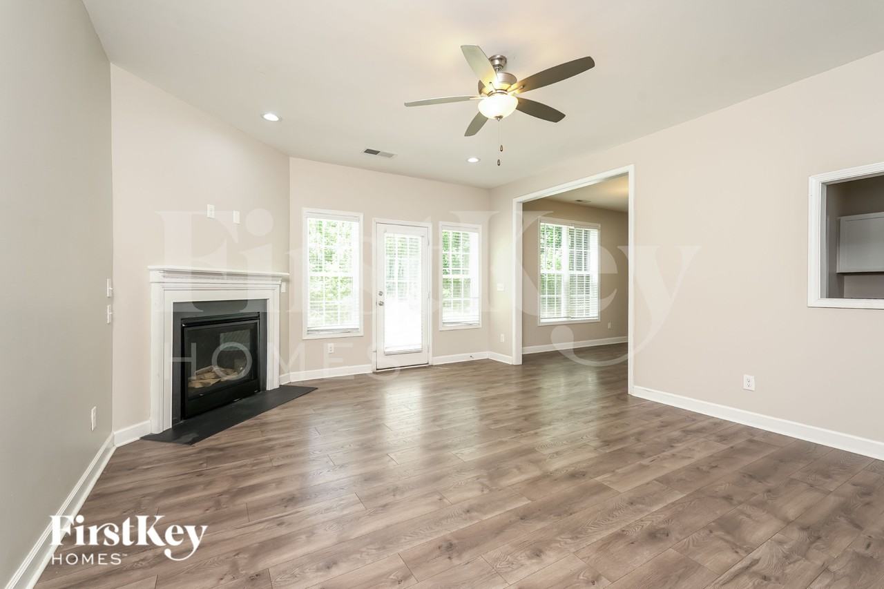1818 Yarborough Dr - Photo 5 of 19