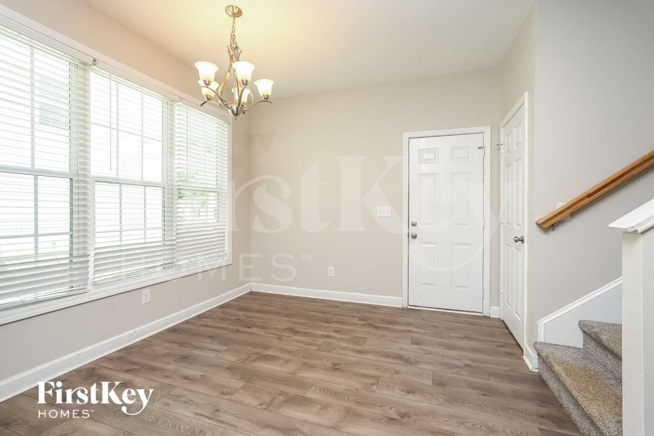 1818 Yarborough Dr - Photo 6 of 19