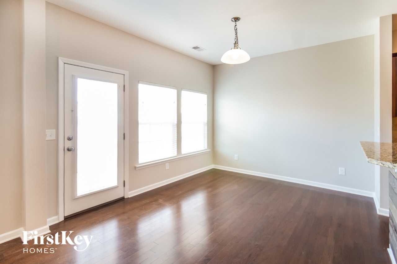208 Longford Dr - Photo 5 of 15