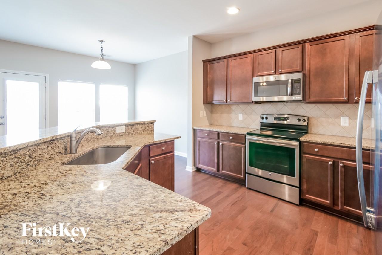 208 Longford Dr - Photo 7 of 15