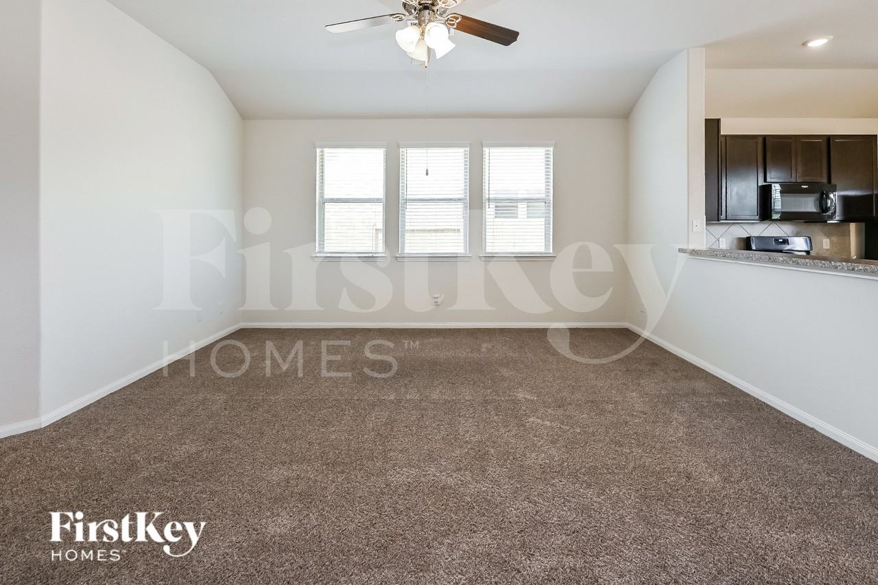 15809 Roberto Clemente Ct - Photo 3 of 16