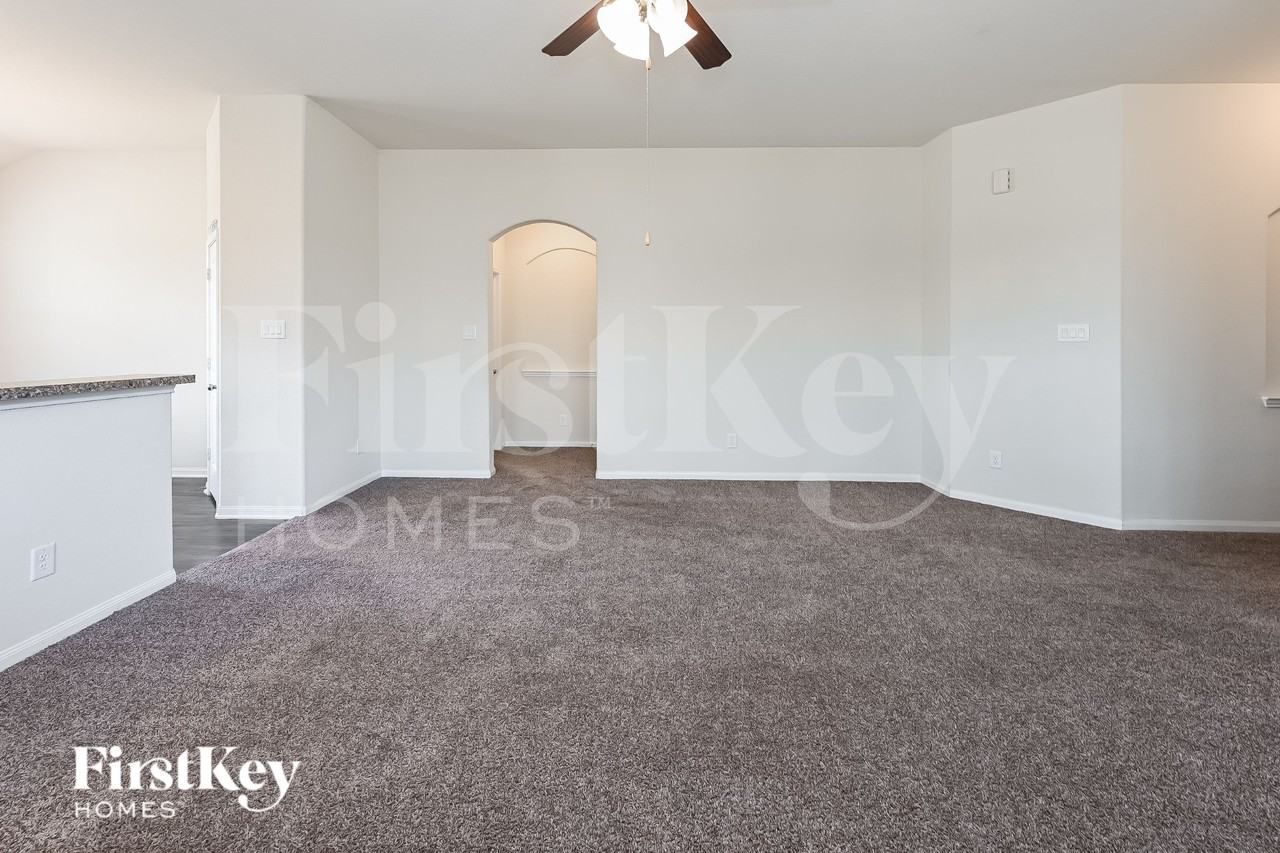 15809 Roberto Clemente Ct - Photo 4 of 16
