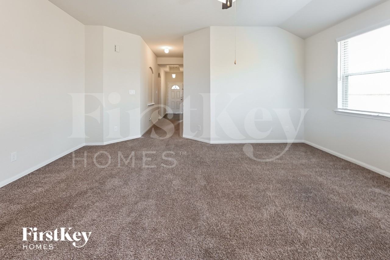15809 Roberto Clemente Ct - Photo 5 of 16