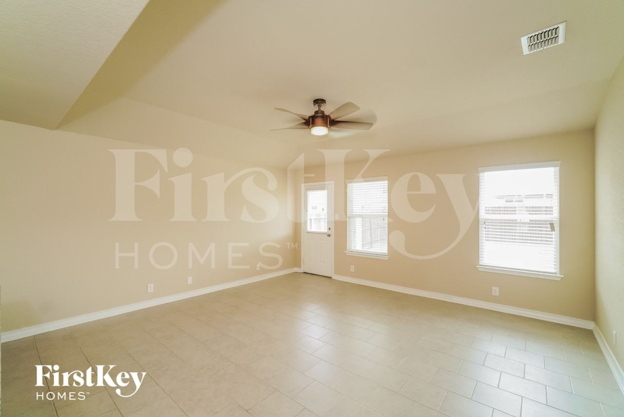 8715 Ritter Ldg - Photo 3 of 16