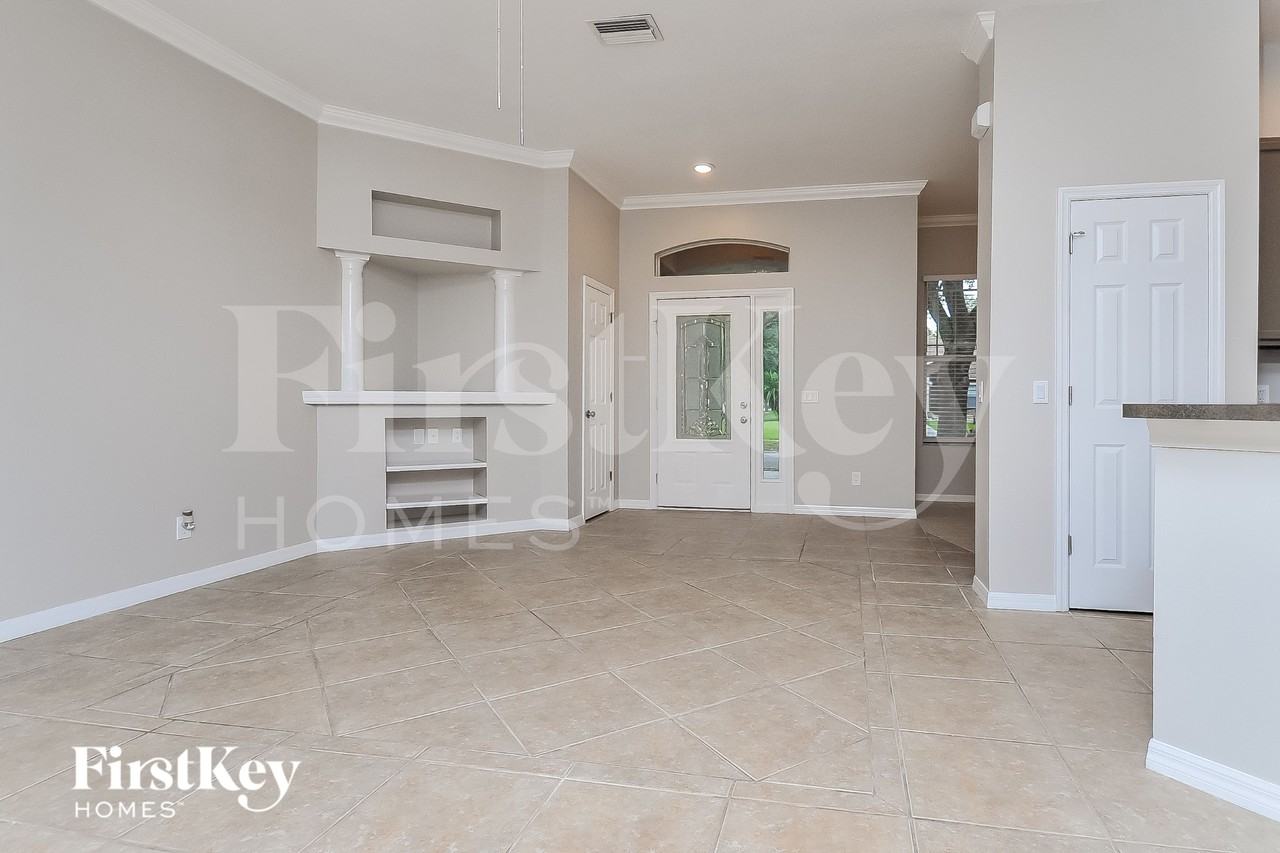 1102 Lumsden Trace Cir - Photo 3 of 16