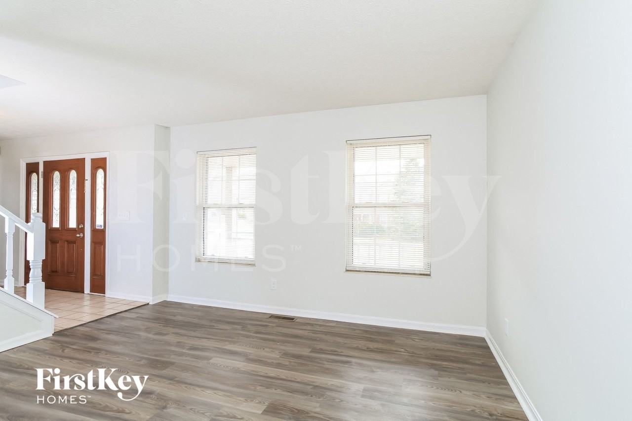 3359 Woodside Dr - Photo 4 of 15