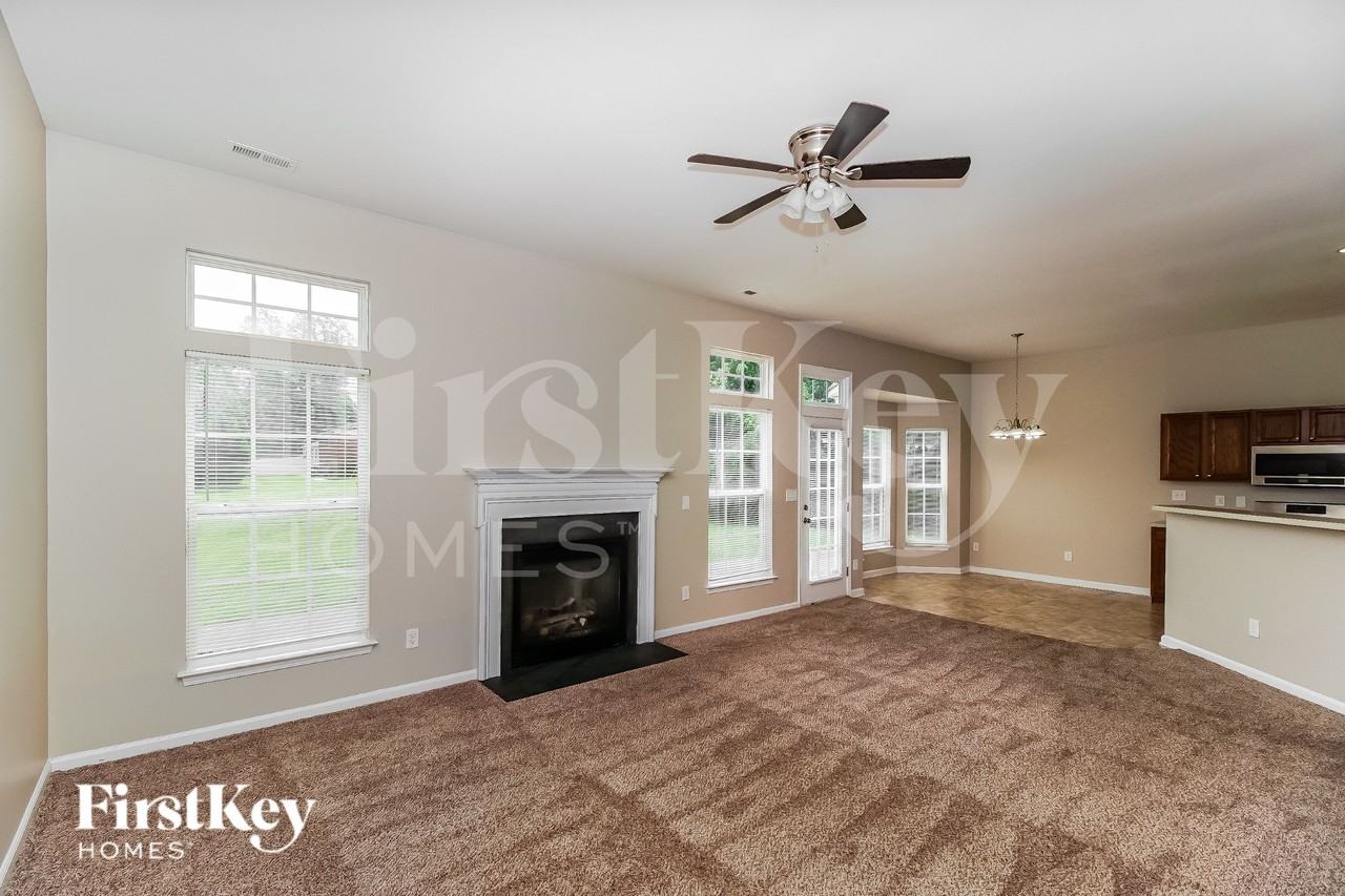 731 Georgie St - Photo 5 of 17