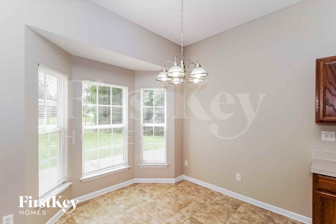 731 Georgie St - Photo 6 of 17