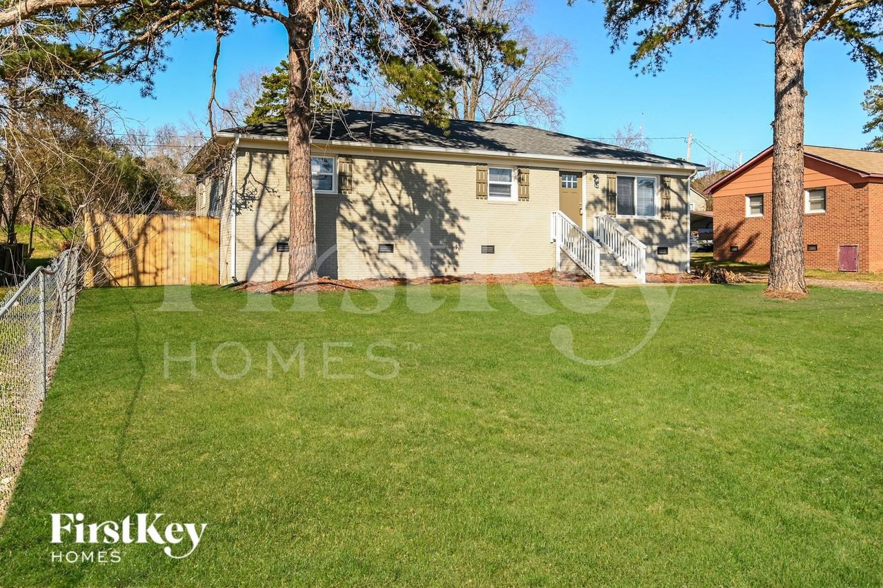 1903 Ashcraft Ave - Photo 2 of 15
