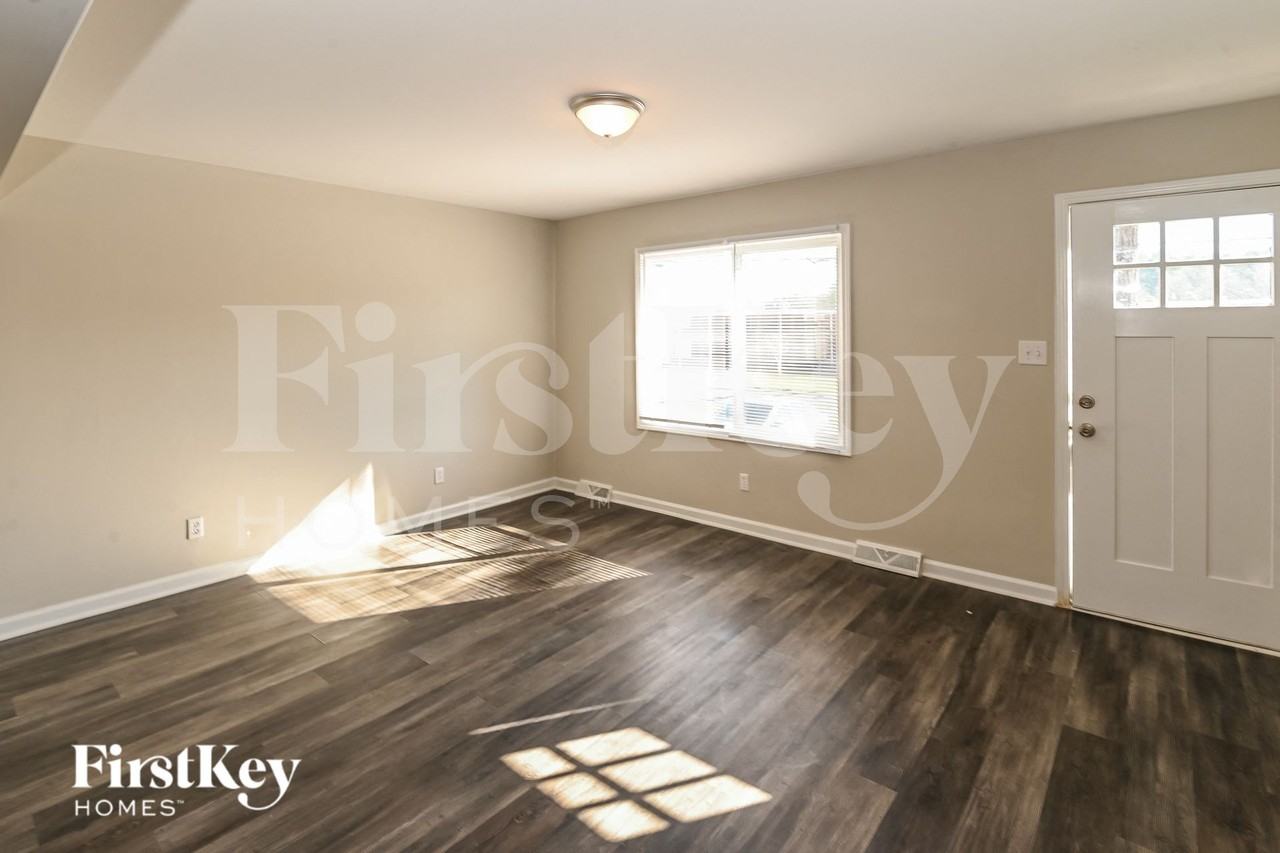 1903 Ashcraft Ave - Photo 3 of 15