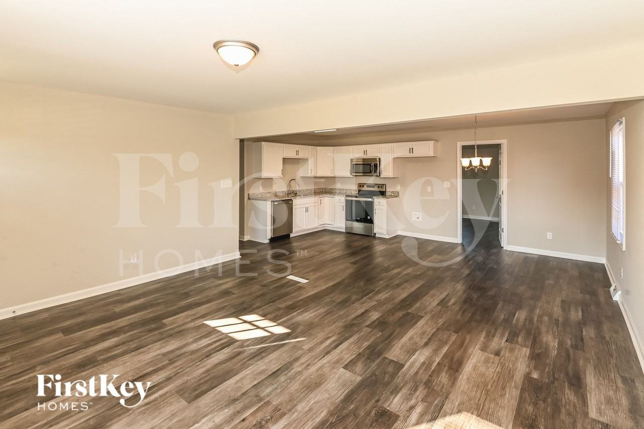 1903 Ashcraft Ave - Photo 4 of 15