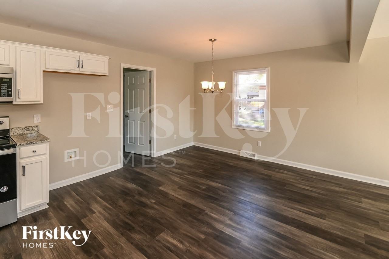 1903 Ashcraft Ave - Photo 5 of 15