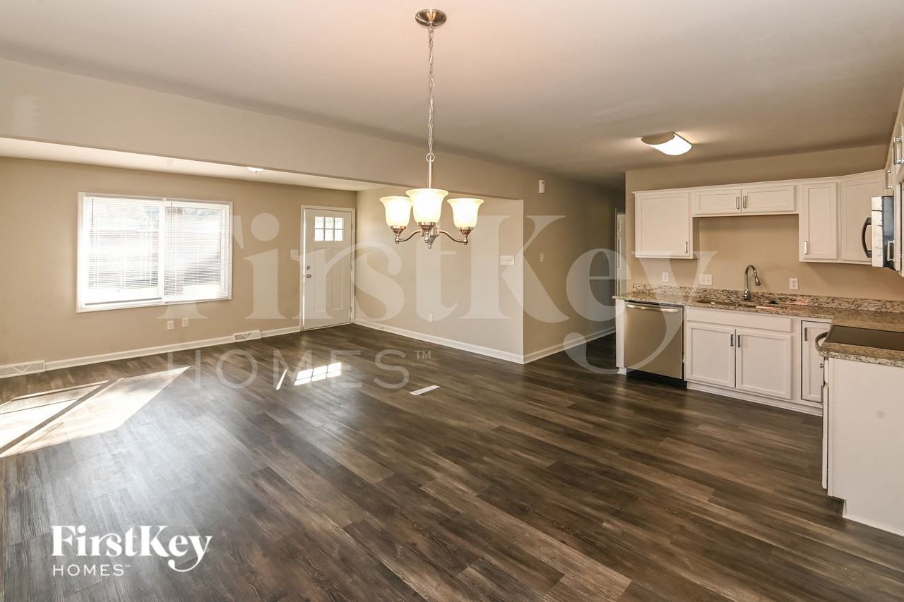 1903 Ashcraft Ave - Photo 6 of 15